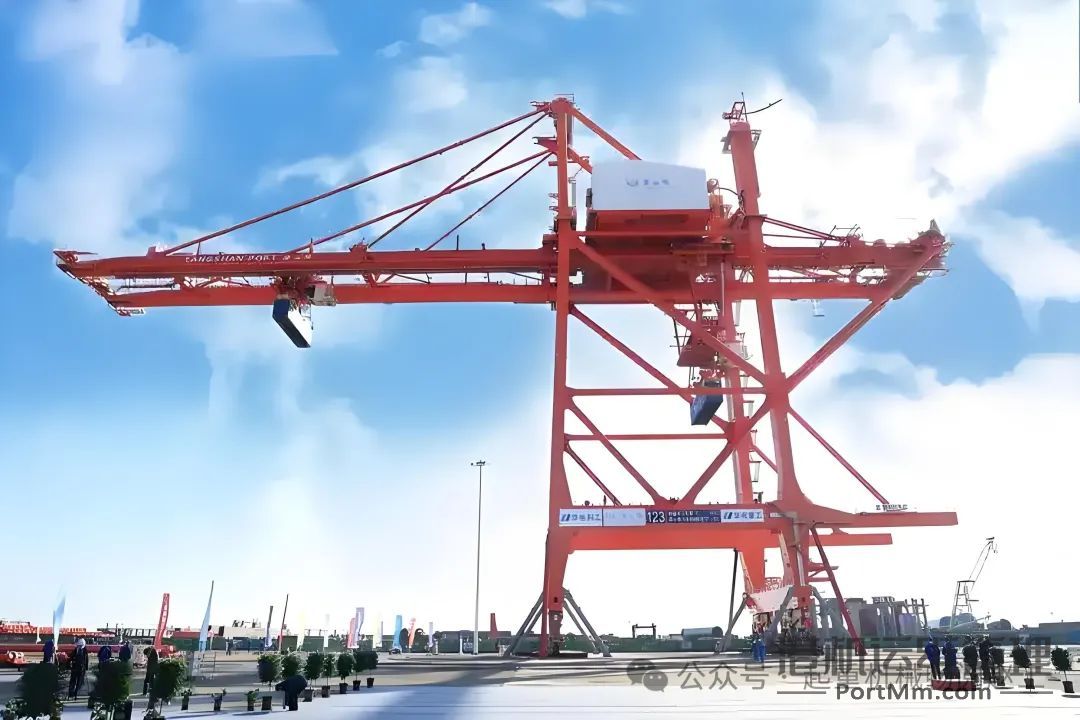 集装箱相关的8种常用起重机械装备