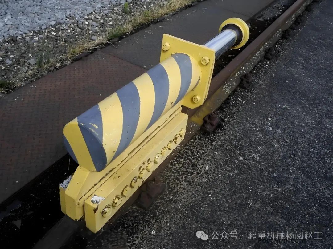 如何计算起重机撞击轨道车挡的撞击力大小呢