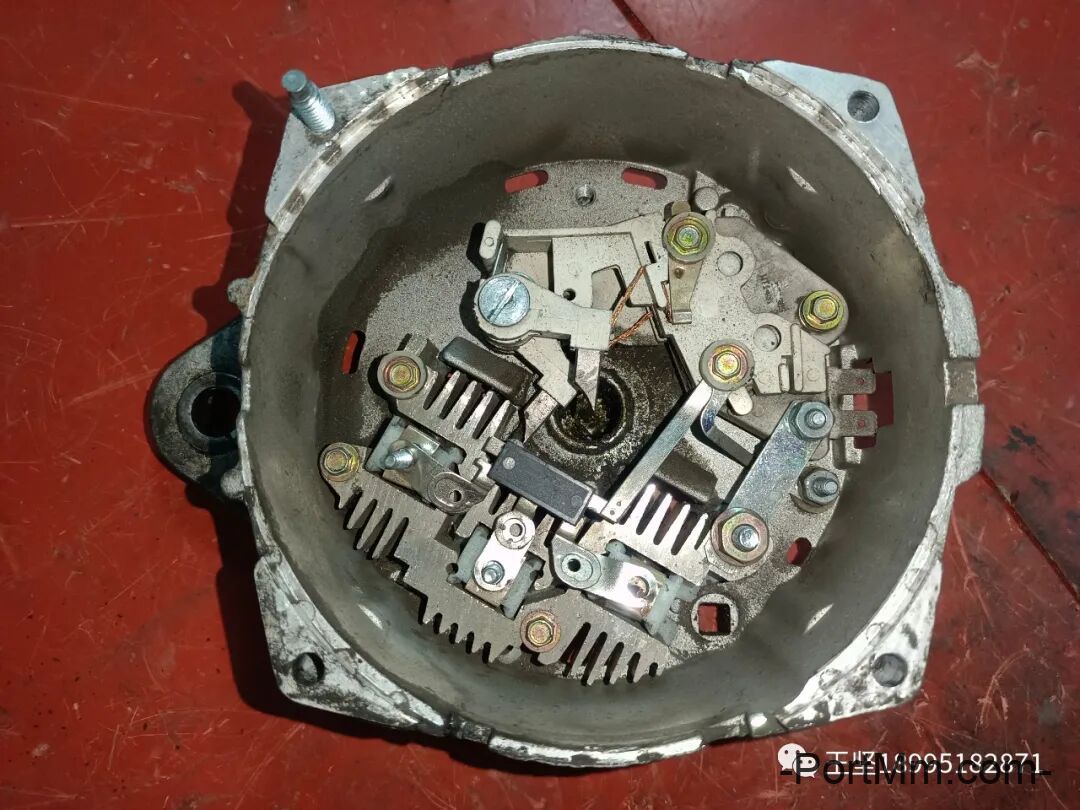 硅整流发电机与电压调节器