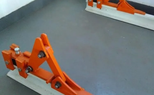 如何计算起重机撞击轨道车挡的撞击力大小呢