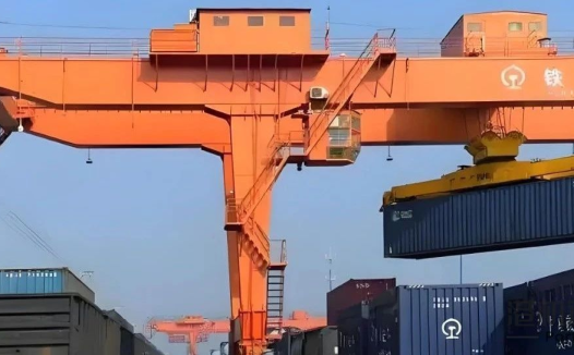 龙门吊起重机距离高压线的安全距离探究