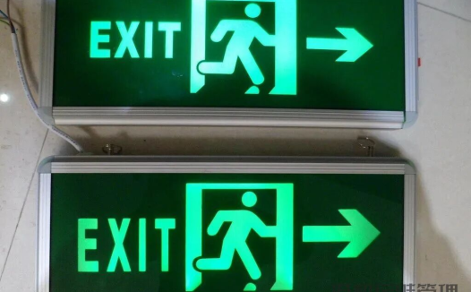 安全出口可以使用蓄光型逃生指示标志吗?