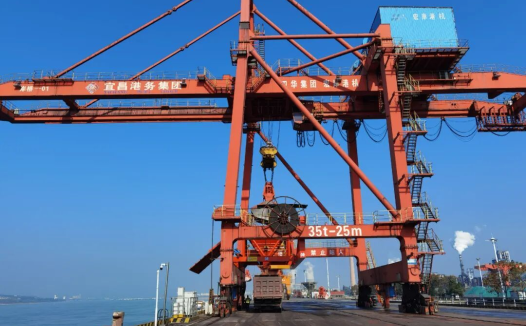 岸桥吊具改造抓斗，适应散货作业,设备升级改造 助力港口生产
