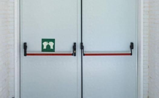 仓库必须有2个门吗？